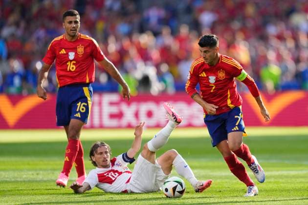 Spain v Croatia: Group B - UEFA EURO, EM, Europameisterschaft,Fussball 2024 Luka Modric central midfield of Croatia and Real Madrid and Alvaro Morata centre-forward of Spain and Atletico de Madrid compete for the ball during the UEFA EURO 2024 group stage match between Spain and Croatia at Olympiastadion on June 15, 2024 in Berlin, Germany. Berlin Germany  Copyright: xJosexBretonx originalFilename:breton-spainvcr240615_npWG5.jpg