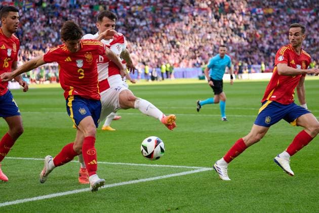 Robin Le Normand Spain national team Euro 2024, 03 , Ante Budimir Croatia national team Euro 2024, 16 , Robin Le Normand Spain national team Euro 2024, 03 , GER, UEFA Euro 2024, mens football, UEFA EURO 2024 match day 1, group B, Spain vs Croatia, 15 06 2024 GER, UEFA Euro 2024, mens football, UEFA EURO 2024 match day 1, group B, Spain vs Croatia, 15 06 2024 Berlin Copyright: xEibner-Pressefotox xClaudiusxRauchx EP_CRH