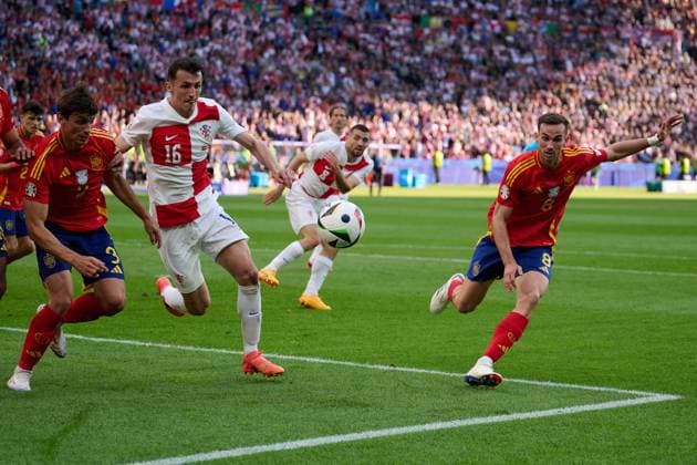 Ante Budimir Croatia national team Euro 2024, 16 , Fabian Ruiz Spain national team Euro 2024, 08 , GER, UEFA Euro 2024, mens football, UEFA EURO 2024 match day 1, group B, Spain vs Croatia, 15 06 2024 GER, UEFA Euro 2024, mens football, UEFA EURO 2024 match day 1, group B, Spain vs Croatia, 15 06 2024 Berlin Copyright: xEibner-Pressefotox xClaudiusxRauchx EP_CRH