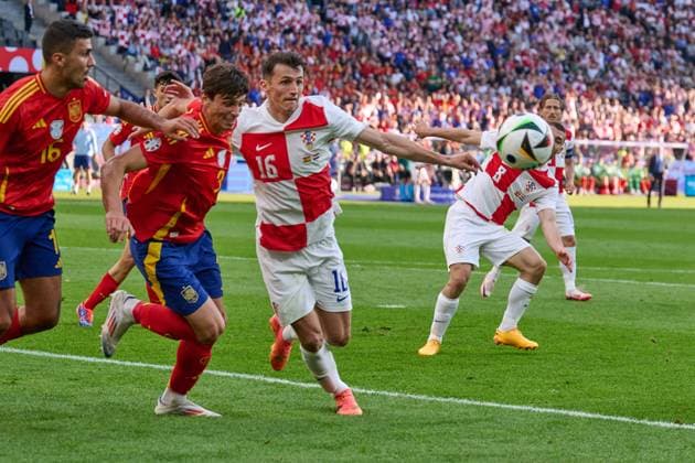 Robin Le Normand Spain national team Euro 2024, 03 , Ante Budimir Croatia national team Euro 2024, 16 , GER, UEFA Euro 2024, mens football, UEFA EURO 2024 match day 1, group B, Spain vs Croatia, 15 06 2024 GER, UEFA Euro 2024, mens football, UEFA EURO 2024 match day 1, group B, Spain vs Croatia, 15 06 2024 Berlin Copyright: xEibner-Pressefotox xClaudiusxRauchx EP_CRH
