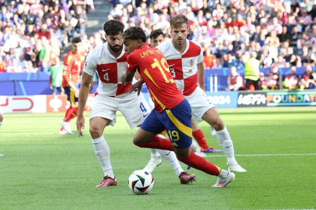 DEU, GER, Euro 2024, Group B, ESP vs CRO, 15 06 2024, Berliner Olympiastadion, Berlin, DEU, GER, Euro 2024, Group B, ESP vs CRO, in the picture Lamine Yamal Spain 19 , Josko Gvardiol Croatia 4 , Marin Pongracic Croatia 3 Foto Juergen Engler nordphoto GmbH nordphotoxGmbHx xEngler nph00076