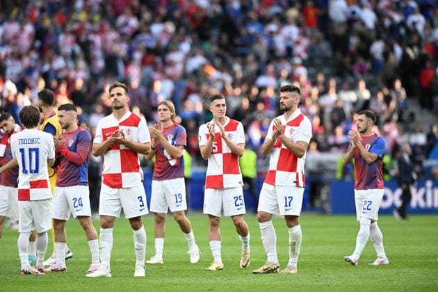 Spain v Croatia: Group B - UEFA EURO, EM, Europameisterschaft,Fussball 2024 BERLIN, GERMANY - JUNE 15: Marin Pongracic, Luka Sucic and Bruno Petkovic applaud the fans after the team s defeat in the UEFA EURO 2024 group stage match between Spain and Croatia at Olympiastadion on June 15, 2024 in Berlin, Germany. MarkoxLukunic PIXSELL