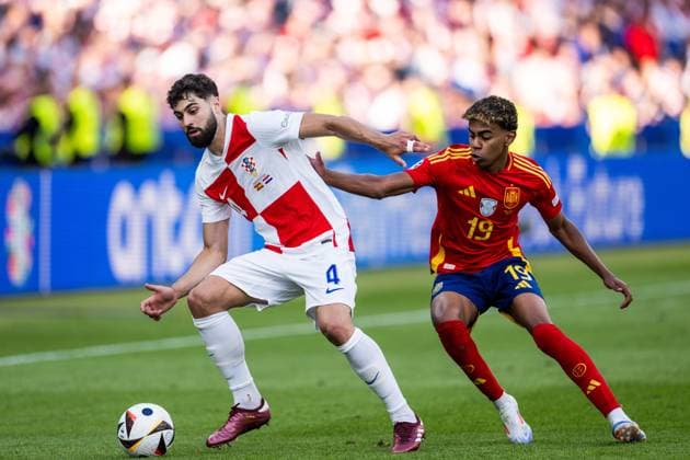 240615 Josko Gvardiol of Croatia and Lamine Yamal of Spain during the UEFA Euro 2024 Football Championship match between Spain and Croatia on June 15, 2024 in Berlin Photo Mathias Bergeld BILDBYRAN code MB MB0935 fotboll football soccer fotballs em europamästerskap em uefa euro uefa european football championship euro 2024 spanien spain kroatien croatia bbeng  Copyright: MATHIASxBERGELD BB240615MB136