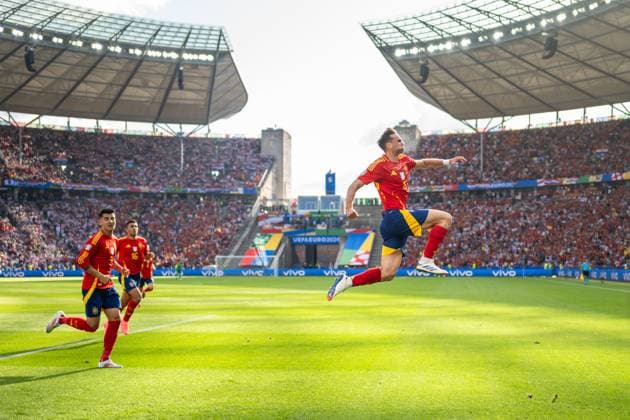 Spain v Croatia, UEFA EURO, EM, Europameisterschaft,Fussball 2024, Berlin, Germany Berlin, Germany. 15th, June 2024. Fabian Ruiz (8) of Spain scores for 2-0 during the UEFA Euro 2024 match in Group B between Spain and Croatia at Olympiastadion in Berlin. Berlin Germany  Copyright: xGonzalesxPhoto FrederikkexJensenx