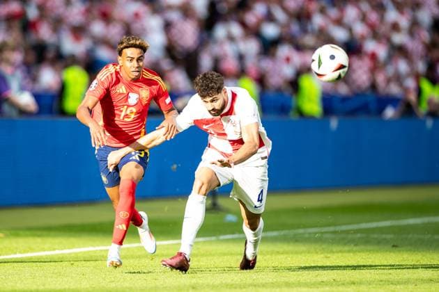 UEFA EURO 2024 Spain Croatia 15 06 2024 Lamine Yamal Spain, 19 , Josko Gvardiol Croatia, 4 UEFA EURO 2024 Spain Croatia Olympiastadion, Berlin 15 06 2024 Copyright: xBEAUTIFULxSPORTS Buriakovx