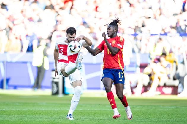 UEFA EURO 2024 Spain Croatia 15 06 2024 Josip Sutalo Croatia, 6 , Nico Williams Spain, 17 UEFA EURO 2024 Spain Croatia Olympiastadion, Berlin 15 06 2024 Copyright: xBEAUTIFULxSPORTS Buriakovx