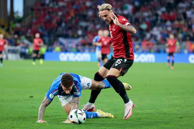 Italy v Albania: Group B - UEFA EURO, EM, Europameisterschaft,Fussball 2024 Giovanni Di Lorenzo of Italy and Taulant Seferi of Albania challenge during the UEFA EURO 2024 group stage match between Italy and Albania at Football Stadium Dortmund on June 15, 2024 in Dortmund, Germany. Dortmund Football Stadium Dortmund Germany Germany Copyright: xRichardxSellers Sportsphoto APLx 14040722