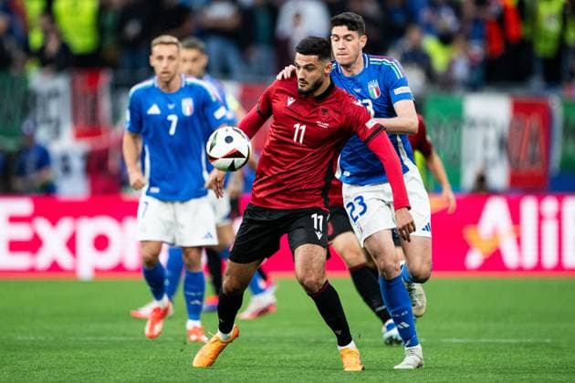 240615 Armando Broja of Albania and Alessandro Bastoni of Italy during the UEFA Euro 2024 Football Championship match between Italy and Albania on June 15, 2024 in Dortmund Photo Jesper Zerman BILDBYRAN kod JZ JZ0538 fotboll football soccer fotballs em europamästerskap em uefa euro uefa european football championship euro 2024 italy albanien albania bbeng  Copyright: JESPERxZERMAN BB240615JZ044