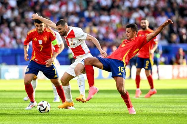 Spain v Croatia: Group B - UEFA EURO, EM, Europameisterschaft,Fussball 2024 BERLIN, GERMANY - JUNE 15: Mateo Kovacic of Croatia competes for the ball with Rodri of Spain during the UEFA EURO 2024 group stage match between Spain and Croatia at Olympiastadion on June 15, 2024 in Berlin, Germany. MarkoxLukunic PIXSELL