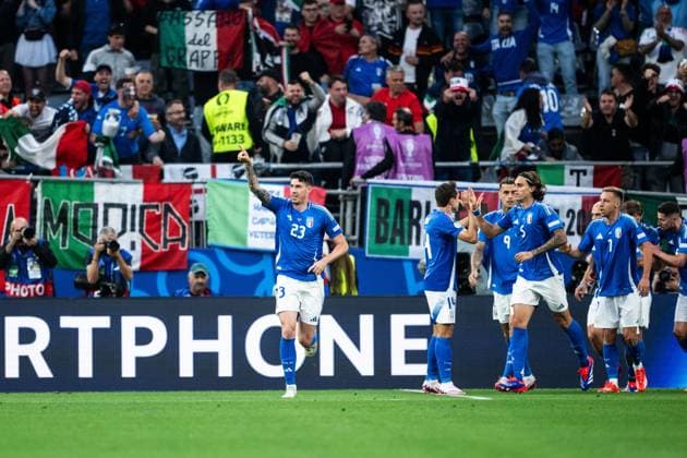 240615 Alessandro Bastoni of Italy celebrates after 1 1 during the UEFA Euro 2024 Football Championship match between Italy and Albania on June 15, 2024 in Dortmund Photo Jesper Zerman BILDBYRAN kod JZ JZ0538 fotboll football soccer fotball fotballs em europamästerskap em uefa euro uefa european football championship euro 2024 italy albanien albania bbeng jubel  Copyright: JESPERxZERMAN BB240615JZ051