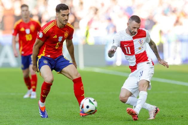 Spain v Croatia: Group B - UEFA EURO, EM, Europameisterschaft,Fussball 2024 BERLIN, GERMANY - JUNE 15: Marcelo Brozovic of Croatia pass the ball whilst under pressure of Mikel Merino of Spain during the UEFA EURO 2024 group stage match between Spain and Croatia at Olympiastadion on June 15, 2024 in Berlin, Germany. LukaxStanzl PIXSELL