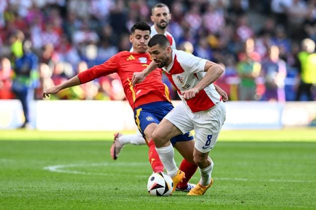 Spain v Croatia: Group B - UEFA EURO, EM, Europameisterschaft,Fussball 2024 BERLIN, GERMANY - JUNE 15: Mateo Kovacic of Croatia is challenged by Dani Carvajal of Spain during the UEFA EURO 2024 group stage match between Spain and Croatia at Olympiastadion on June 15, 2024 in Berlin, Germany. MarkoxLukunic PIXSELL