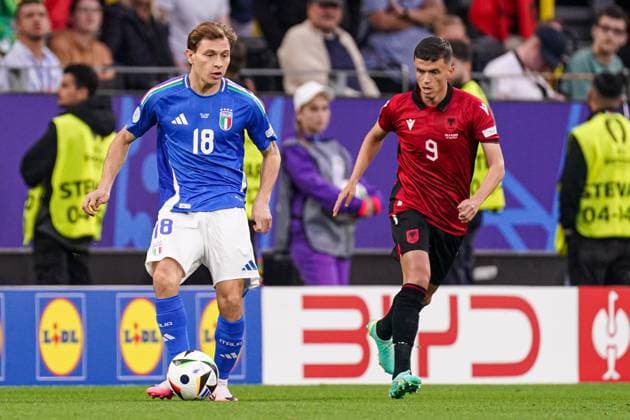 2024-06-15 Italy v Albania - Group B - UEFA EURO, EM, Europameisterschaft,Fussball 2024 DORTMUND, GERMANY - JUNE 15: Nicolo Barella of Italy dribbles during the Group B - UEFA EURO 2024 match between Italy and Albania at Signal Iduna Park on June 15, 2024 in Dortmund, Germany. (Photo by Joris Verwijst BSR Agency) Dortmund Germany Content not available for redistribution in The Netherlands directly or indirectly through any third parties. Copyright: xBSRxAgencyx