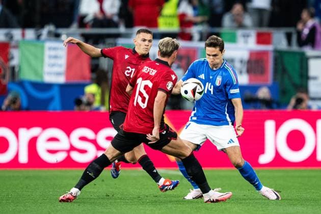 240615 Kristjan Asllani of Albania and Federico Chiesa of Italy during the UEFA Euro 2024 Football Championship match between Italy and Albania on June 15, 2024 in Dortmund Photo Jesper Zerman BILDBYRAN kod JZ JZ0538 fotboll football soccer fotballs em europamästerskap em uefa euro uefa european football championship euro 2024 italy albanien albania bbeng  Copyright: JESPERxZERMAN BB240615JZ055