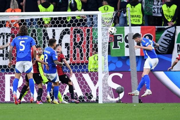 Soccer UEFA EURO 2024 Group Stage 1 Matchday Italy Albania on 15 06 2024 at BVB Stadion Dortmund in Dortmund Goal Shot Goal to 1 1 by Alessandro Bastoni Italy xRx