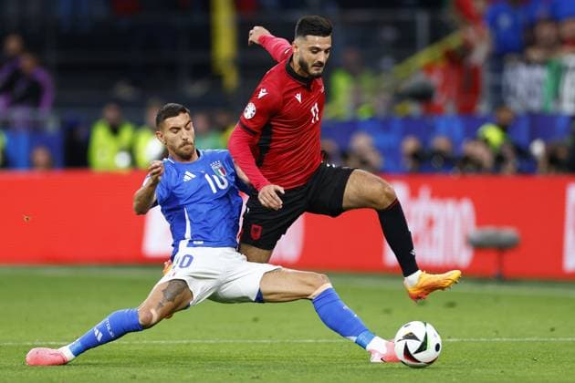 DORTMUND, Signal Iduna Park Stadium, 15-06-2024 , European Football Championship Euro2024, Group stage match no.4 between Italy and Albania, Italy player Lorenzo Pellegrini and Albania player Armando Broja Italy - Albania (Euro2024)  x25498229x Copyright: