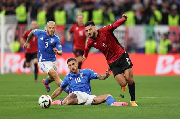 15 06 2024, European Football Championship, UEFA EURO 2024, Italy Albania, Group B, BVB Stadion Dortmund, f l , Lorenzo Pellegrini Italy , Armando Broja Albania Copyright: HMBxMedia