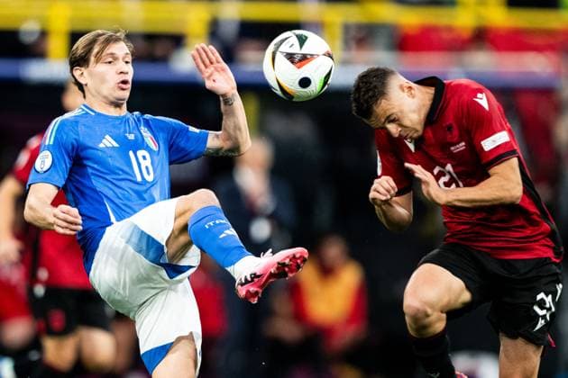 240615 Nicolo Barella of Italy and Kristjan Asllani of Albania during the UEFA Euro 2024 Football Championship match between Italy and Albania on June 15, 2024 in Dortmund Photo Jesper Zerman BILDBYRAN kod JZ JZ0538 fotboll football soccer fotballs em europamästerskap em uefa euro uefa european football championship euro 2024 italy albanien albania bbeng  Copyright: JESPERxZERMAN BB240615JZ063