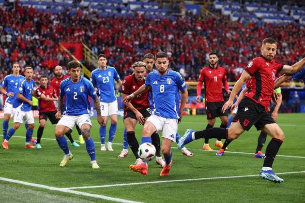 Italien gegen Albanien 15. Juni 2024, Dortmund UEFA EUROs Gruppe B Italien gegen Albanien Jorginho von Italien klärt die Gefahr Foto Charlotte Wilson Abseits Dortmund Deutschland  Copyright: xCharlottexWilsonx xOffsidexOffside