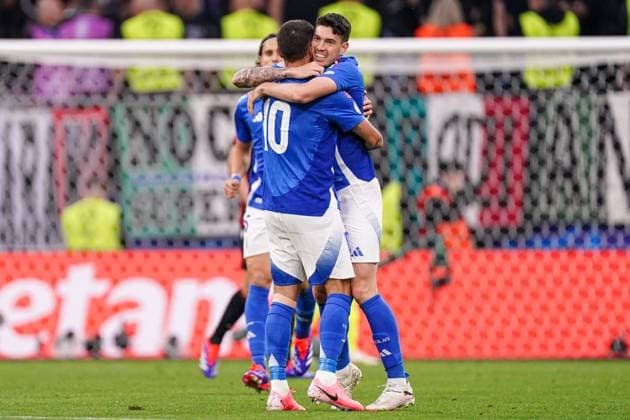 2024-06-15 Italy v Albania - Group B - UEFA EURO, EM, Europameisterschaft,Fussball 2024 DORTMUND, GERMANY - JUNE 15: Lorenzo Pellegrini of Italy, Alessandro Bastoni of Italy celebrate the first goal during the Group B - UEFA EURO 2024 match between Italy and Albania at Signal Iduna Park on June 15, 2024 in Dortmund, Germany. (Photo by Joris Verwijst BSR Agency) Dortmund Germany Content not available for redistribution in The Netherlands directly or indirectly through any third parties. Copyright: xBSRxAgencyx