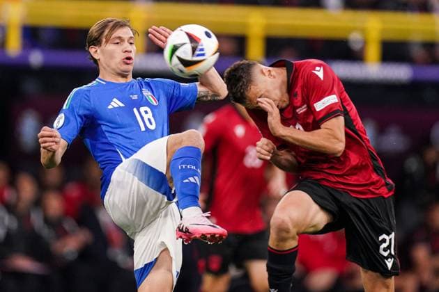 2024-06-15 Italy v Albania - Group B - UEFA EURO, EM, Europameisterschaft,Fussball 2024 DORTMUND, GERMANY - JUNE 15: Nicolo Barella of Italy, Kristjan Asllani of Albania battle for the ball during the Group B - UEFA EURO 2024 match between Italy and Albania at Signal Iduna Park on June 15, 2024 in Dortmund, Germany. (Photo by Joris Verwijst BSR Agency) Dortmund Germany Content not available for redistribution in The Netherlands directly or indirectly through any third parties. Copyright: xBSRxAgencyx
