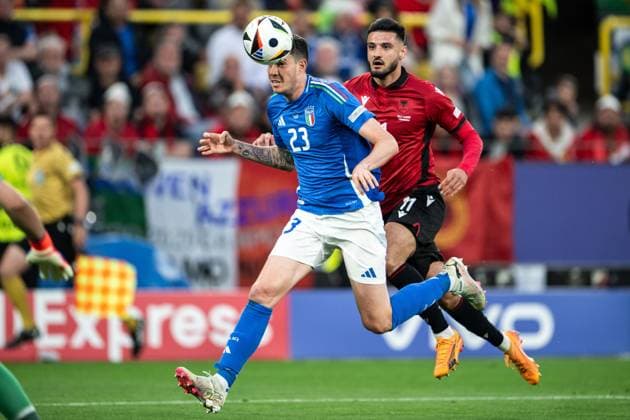 240615 Alessandro Bastoni of Italy and Armando Broja of Albania during the UEFA Euro 2024 Football Championship match between Italy and Albania on June 15, 2024 in Dortmund Photo Jesper Zerman BILDBYRAN kod JZ JZ0538 fotboll football soccer fotballs em europamästerskap em uefa euro uefa european football championship euro 2024 italy albanien albania bbeng  Copyright: JESPERxZERMAN BB240615JZ065