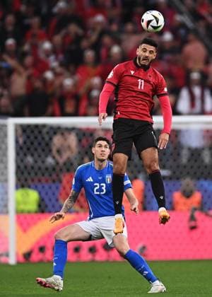 Fußball EURO 2024 Italy - Albania 8708371 15.06.2024 Italy s Alessandro Bastoni, left, and Albania s Armando Broja struggle for a ball during the UEFA EURO, EM, Europameisterschaft,Fussball 2024 Group B soccer match between Italy and Albania at BVB Stadion, in Dortmund, Germany. Alexey Filippov Sputnik Dortmund Germany  Copyright: xAlexeyxFilippovx