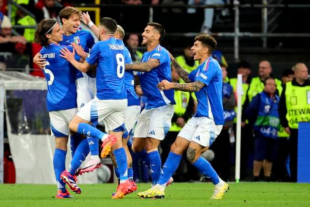 Nicolo Barella of Italy (2l) celebrates with Riccardo Calafiori, Jorge Luiz Frello Filho Jorginho, Federico Dimarco, Lorenzo Pellegrini and Giovanni Di Lorenzo after scoring the goal of 2-1 during the Euro 2024 Group Stage B football match between Italy and Albania at BVB Stadium in Dortmund (Germany), June 15th, 2024. cesarexpurini
