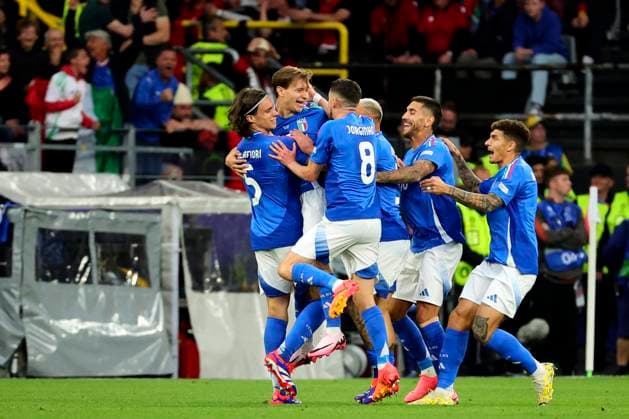 Nicolo Barella of Italy (2l) celebrates with Riccardo Calafiori, Jorge Luiz Frello Filho Jorginho, Federico Dimarco, Lorenzo Pellegrini and Giovanni Di Lorenzo after scoring the goal of 2-1 during the Euro 2024 Group Stage B football match between Italy and Albania at BVB Stadium in Dortmund (Germany), June 15th, 2024. cesarexpurini