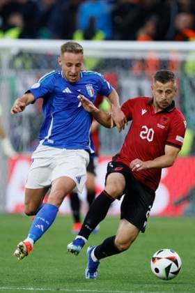Italy v Albania: Group B - UEFA EURO, EM, Europameisterschaft,Fussball 2024 Davide Frattesi of Italy and Ylber Ramadani of Albania challenge during the UEFA EURO 2024 group stage match between Italy and Albania at Football Stadium Dortmund on June 15, 2024 in Dortmund, Germany. Dortmund Football Stadium Dortmund Germany Germany Copyright: xRichardxSellers Sportsphoto APLx 14040734