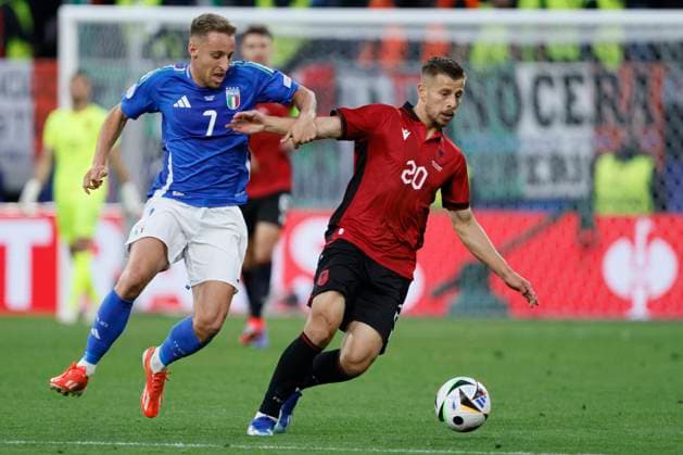Italy v Albania: Group B - UEFA EURO, EM, Europameisterschaft,Fussball 2024 Davide Frattesi of Italy and Ylber Ramadani of Albania challenge during the UEFA EURO 2024 group stage match between Italy and Albania at Football Stadium Dortmund on June 15, 2024 in Dortmund, Germany. Dortmund Football Stadium Dortmund Germany Germany Copyright: xRichardxSellers Sportsphoto APLx 14040735