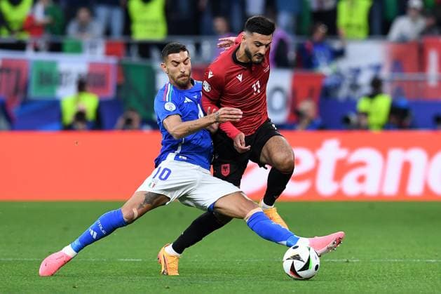 Soccer UEFA EURO 2024 Group Stage 1 Matchday Italy Albania on 15 06 2024 at BVB Stadion Dortmund in Dortmund Lorenzo Pellegrini Italy , left Armando Broja Albania , right xRx