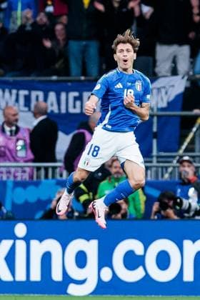 UEFA EURO 2024 Group match Italy Albania 15 06 2024 Cheers for 2 1 by Nicolo Barella Italy, 18 UEFA EURO 2024 Group match Italy Albania BVB Stadion Dortmund, Dortmund on 15 06 2024 Copyright: xBEAUTIFULxSPORTS Meuselx
