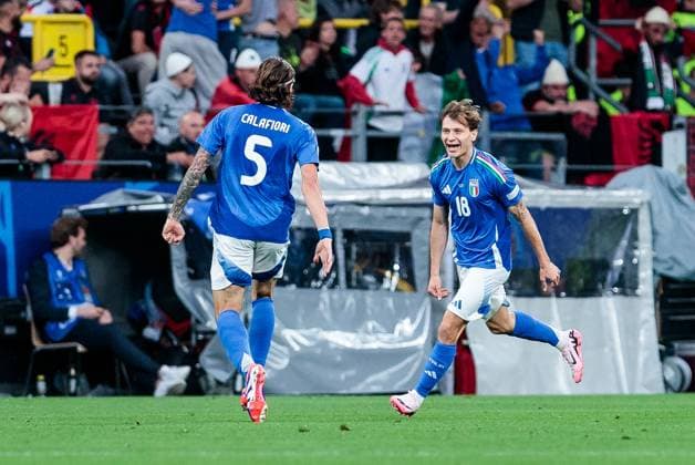 UEFA EURO 2024 Group match Italy Albania 15 06 2024 Cheers for 2 1 by Nicolo Barella Italy, 18 UEFA EURO 2024 Group match Italy Albania BVB Stadion Dortmund, Dortmund on 15 06 2024 Copyright: xBEAUTIFULxSPORTS Meuselx