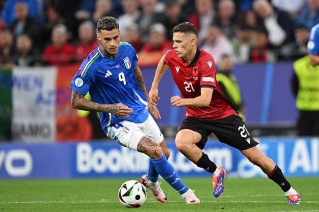 DORTMUND - (l-r) Gianluca Scamacca of Italy, Kristjan Asllani of Albania during the UEFA EURO, EM, Europameisterschaft,Fussball 2024 group B match between Italy and Albania at Signal Iduna Park on June 15, 2024 in Dortmund, Germany. ANP Hollandse Hoogte UEFA EURO 2024 2024 xVIxANPxSportx xGerritxvanxKeulenxIVx 501172957 originalFilename: 501172957.jpg