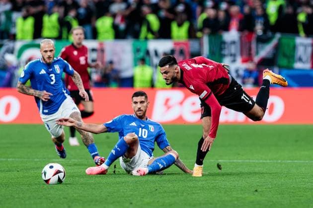 UEFA EURO 2024 group match Italy Albania 15 06 2024 duel Lorenzo Pellegrini Italy, 10 , Armando Broja Albania, 11 flies UEFA EURO 2024 group match Italy Albania BVB Stadion Dortmund, Dortmund on 15 06 2024 Copyright: xBEAUTIFULxSPORTS Meuselx