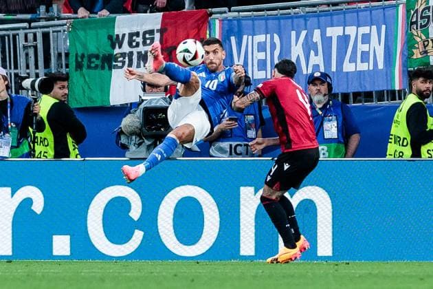 UEFA EURO 2024 Group match Italy Albania 15 06 2024 Lorenzo Pellegrini Italy, 10 drop goals against Elseid Hysaj Albania, 4 UEFA EURO 2024 Group match Italy Albania BVB Stadion Dortmund, Dortmund on 15 06 2024 Copyright: xBEAUTIFULxSPORTS Meuselx