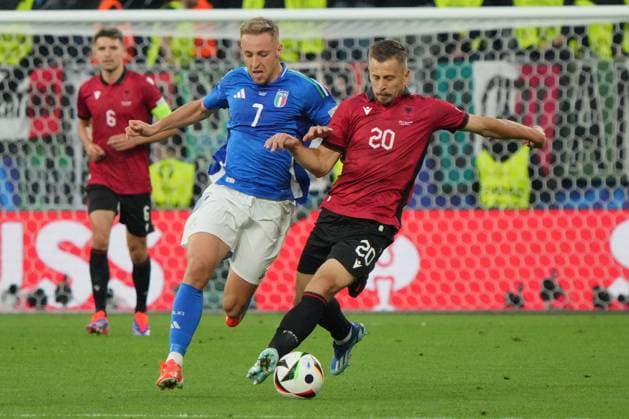 Davide Frattesi of Italy in action against Ylber Ramadani of Albania during UEFA EURO, EM, Europameisterschaft,Fussball 2024 - Italy vs Albania, UEFA European Football Championship in Dortmund, Germany, June 15 2024  Copyright: xEmmanuelexMastrodonato IPAxSportx xx IPA_47152785 IPA_Agency_IPA47152785