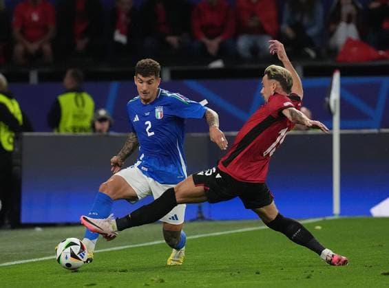 15 06 2024, Signal Iduna Park, Dortmund, GER, EM UEFA 2024, Group B, Italy vs Albania, pictured Italy™s defender 02 Giovanni Di Lorenzo, Albania s forward 15 Taulant Seferi Defodi 506 20240615 hbr 1735 Defodi-506