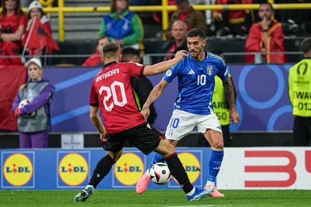 Dortmund, Germany, June 15th 2024: Lorenzo Pellegrini (10 Italy) and Ylber Ramadani (20 Albania) battle for the ball (duel) during the UEFA EURO, EM, Europameisterschaft,Fussball 2024 Germany Group B football match between Italy and Albania at BVB Stadion Dortmund in Dortmund, Germany. (Daniela Porcelli SPP) Copyright: xDanielaxPorcellix xSPPx spp-en-DaPoSp-20240615-DSC00998