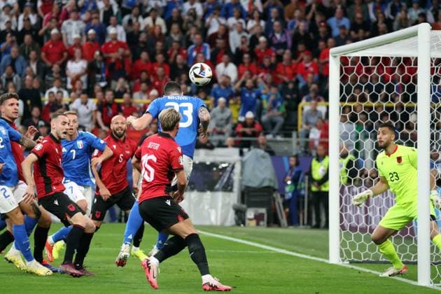 Germany - UEFA EURO, EM, Europameisterschaft,Fussball 2024 - Italy vs Albania - 15 06 2024 GERMANY, DORTMUND, JUNE 15. Alessandro Basioni of Italy heads the ball to score a goal during the UEFA EURO 2024 group B stage match between Italy and Albania. on June 15, 2024, BVB Stadion in Dortmund, Germany. Photo by Manuel Blondeau AOP.Press Dortmund BVB Stadion Germany Copyright: x ManuelxBlondeau AOP.Pressx AOP20240615 0002