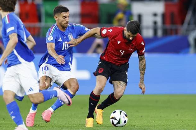 DORTMUND, Signal Iduna Park Stadium, 15-06-2024 , European Football Championship Euro2024, Group stage match no.4 between Italy and Albania, Albania player Elseid Hysaj and Italy player Lorenzo Pellegrini Italy - Albania (Euro2024)  x25498714x Copyright: