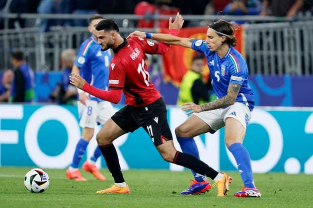 Italy v Albania: Group B - UEFA EURO, EM, Europameisterschaft,Fussball 2024 Armando Broja of Albania and Riccardo Calafiori of Italy challenge during the UEFA EURO 2024 group stage match between Italy and Albania at Football Stadium Dortmund on June 15, 2024 in Dortmund, Germany. Dortmund Football Stadium Dortmund Germany Germany Copyright: xRichardxSellers Sportsphoto APLx 14040740