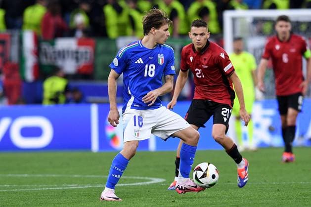 Soccer UEFA EURO 2024 Group Stage 1 Matchday Italy Albania on 15 06 2024 at BVB Stadion Dortmund in Dortmund Nicolo Barella Italy , left Kristjan Asllani Albania , right xRx