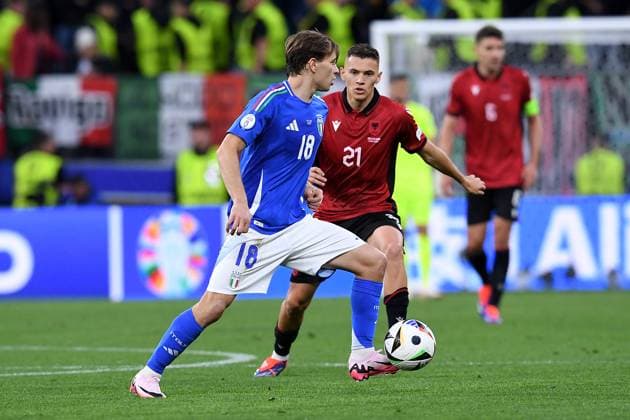 Soccer UEFA EURO 2024 Group Stage 1 Matchday Italy Albania on 15 06 2024 at BVB Stadion Dortmund in Dortmund Nicolo Barella Italy , left Kristjan Asllani Albania , right xRx