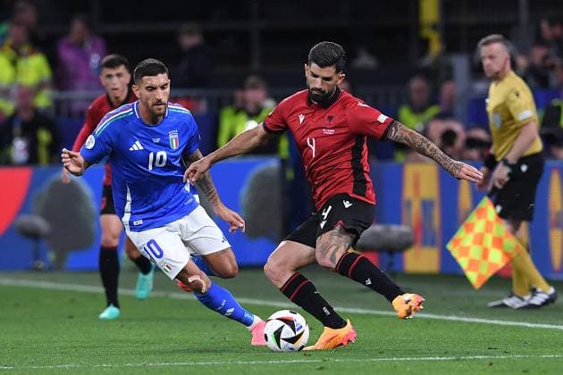 Soccer UEFA EURO 2024 Group Stage 1 Matchday Italy Albania on 15 06 2024 at BVB Stadion Dortmund in Dortmund Lorenzo Pellegrini Italy , left Elseid Hysaj Albania , right xRx