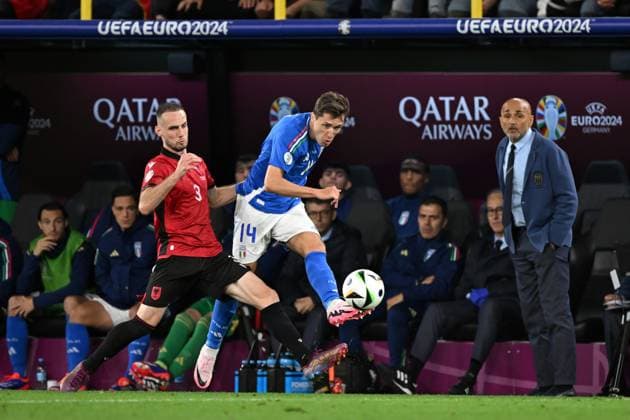 DORTMUND - (l-r) Mario Mitaj of Albania, Federico Chiesa of Italy during the UEFA EURO, EM, Europameisterschaft,Fussball 2024 group B match between Italy and Albania at Signal Iduna Park on June 15, 2024 in Dortmund, Germany. ANP Hollandse Hoogte UEFA EURO 2024 2024 xVIxANPxSportx xGerritxvanxKeulenxIVx 501177476 originalFilename: 501177476.jpg