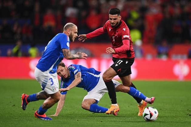 Fußball EURO 2024 Italy - Albania 8708458 15.06.2024 From left, Italy s Federico Dimarco, Italy s Nicolo Barella and Albania s Armando Broja struggle for a ball during the UEFA EURO, EM, Europameisterschaft,Fussball 2024 Group B soccer match between Italy and Albania at BVB Stadion, in Dortmund, Germany. Alexey Filippov Sputnik Dortmund Germany  Copyright: xAlexeyxFilippovx
