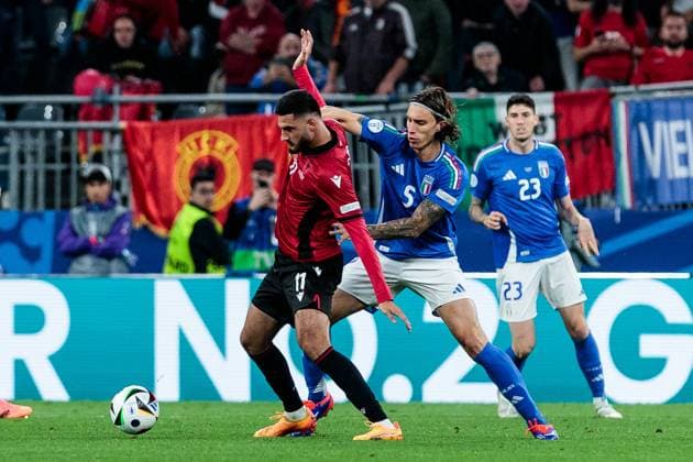 UEFA EURO 2024 group match Italy Albania 15 06 2024 duel Armando Broja Albania, 11 , Riccardo Calafiori Italy, 5 UEFA EURO 2024 group match Italy Albania BVB Stadion Dortmund, Dortmund on 15 06 2024 Copyright: xBEAUTIFULxSPORTS Meuselx