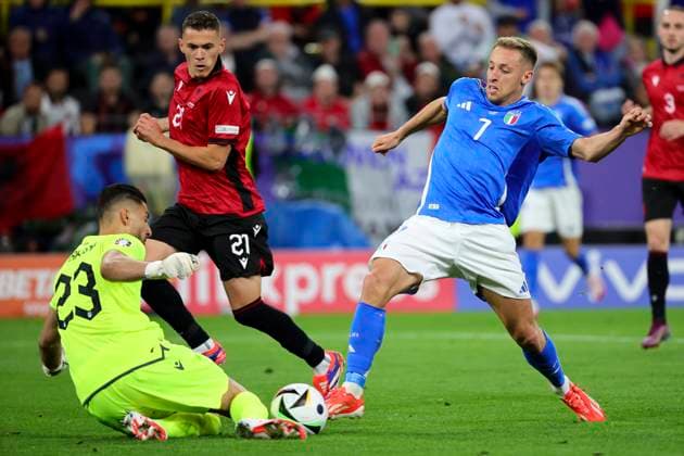 Thomas Strakosha of Albania saves on Davide Frattesi of Italy during the Euro 2024 Group Stage B football match between Italy and Albania at BVB stadium in Dortmund (Germany), June 15th, 2024. cesarexpurini